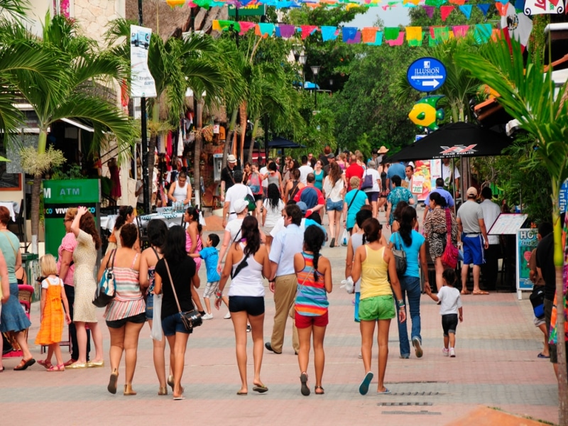 walking playa del carmen